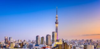 Exploring Japan in Autumn: Tokyo, Kyoto and Beyond find flight deals on Traveloka